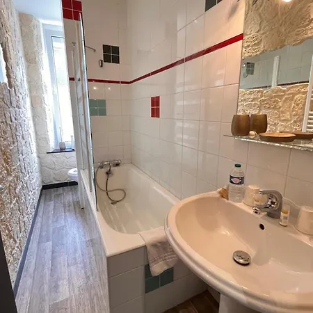 Le Clos Joli Bed & Breakfast *