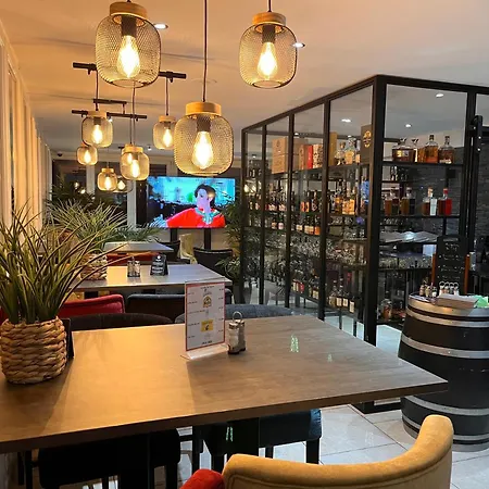 Le Clos Joli Bed & Breakfast *