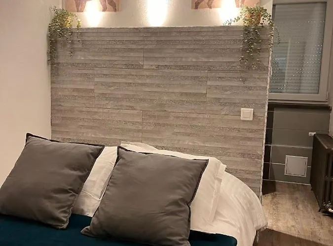 Le Clos Joli Bed & Breakfast